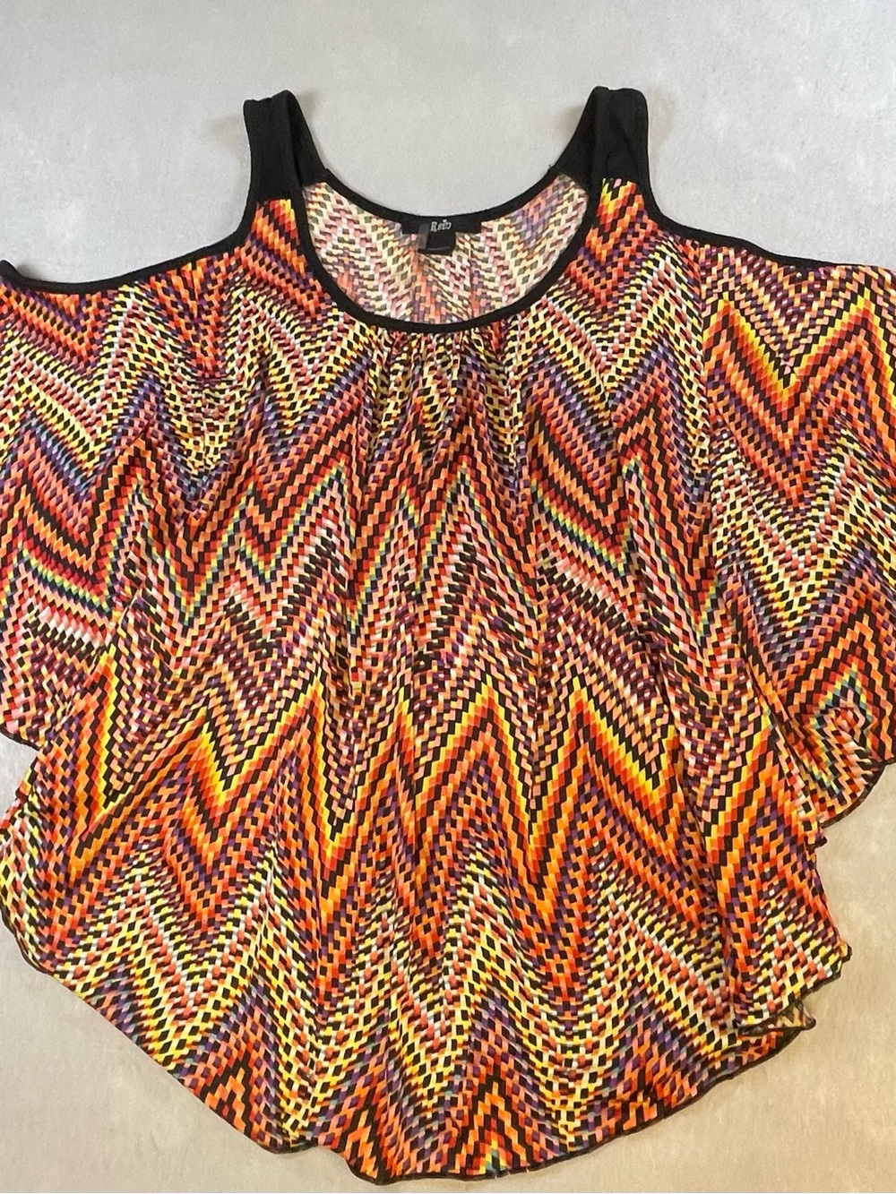 Vibrant Chevron Cold-Shoulder Tunic Size L